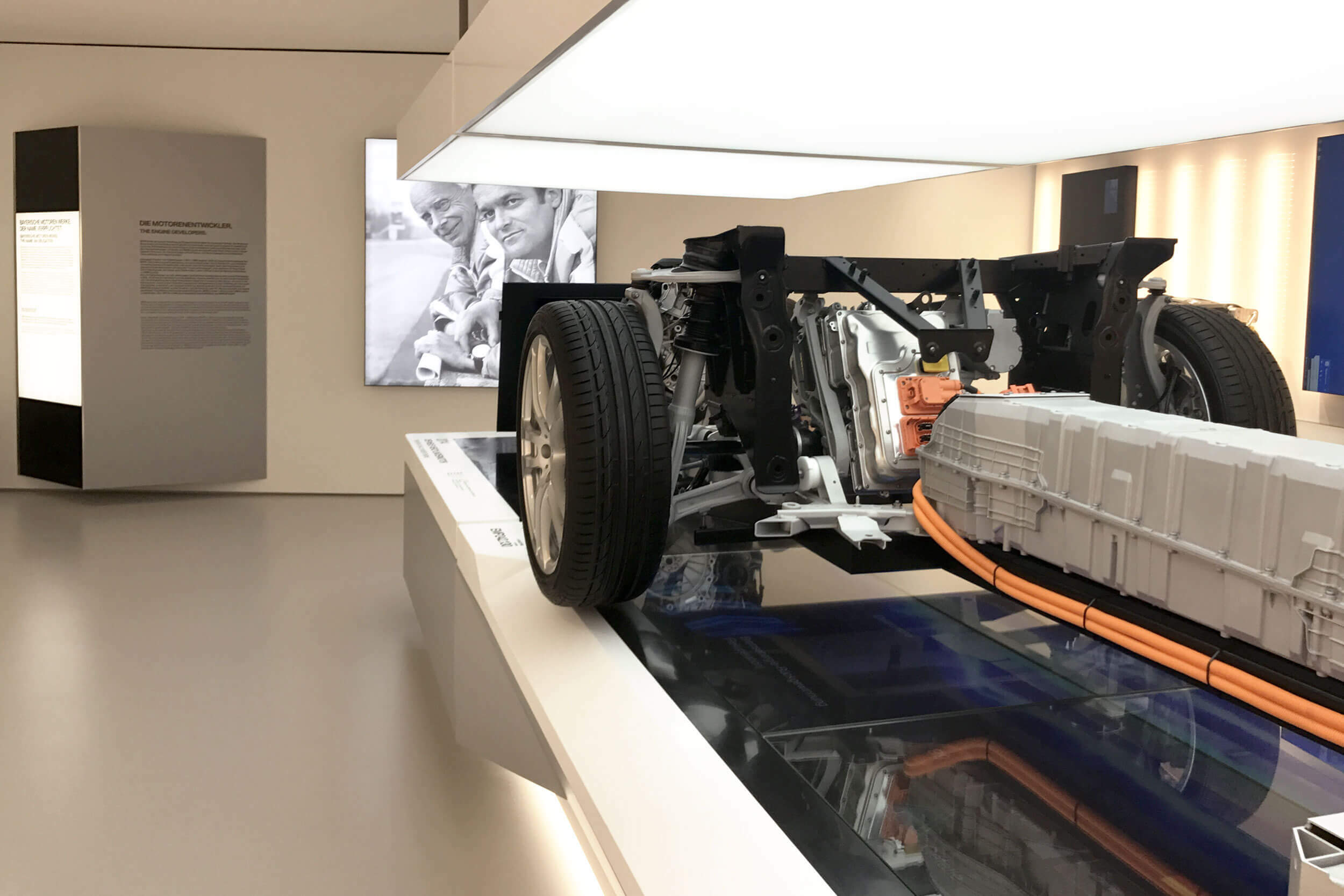 Nahaufnahme eines historischen BMW Motors Nahaufnahme eines historischen BMW Motors