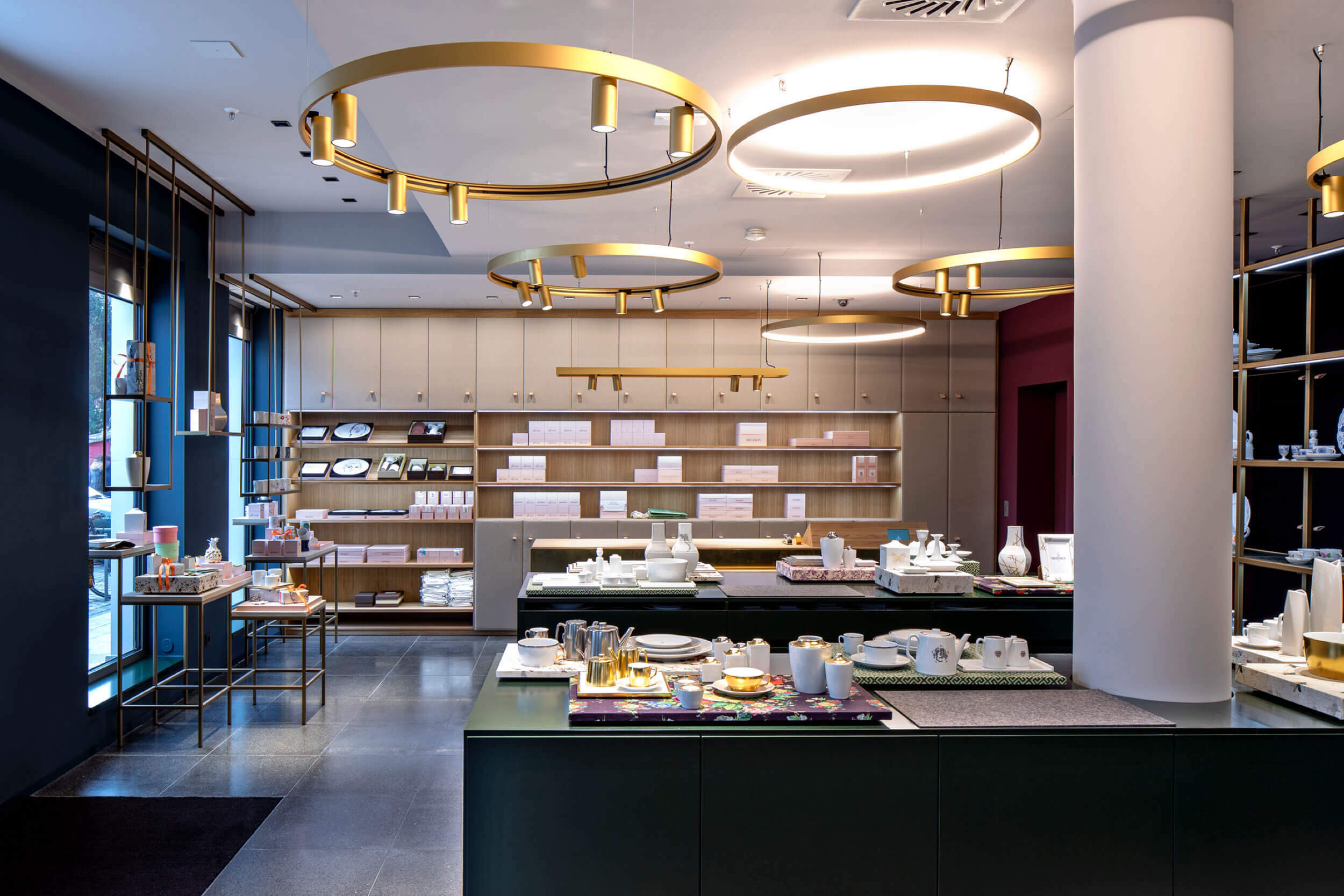 Der hell erleuchtete Meissen Signature Store